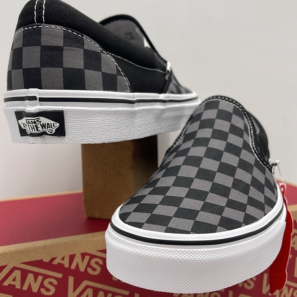 Vans Men’s Classic Slip-On Black/Pewter Checkerboard
VN000EYEBPJ
Sneakers - Picture 11 of 16